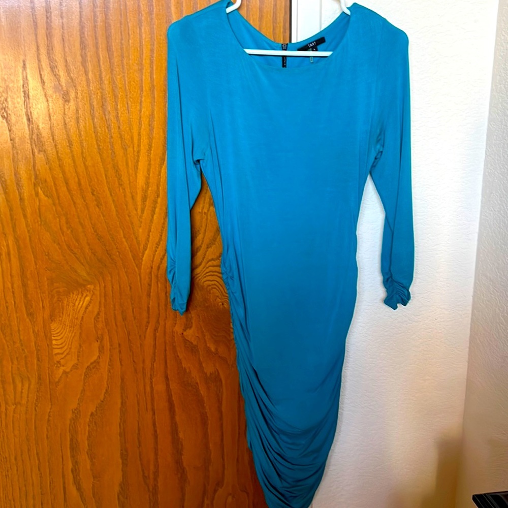 Great condition Tart long sleeved dress in Turquoise Rouse w black zipper back.